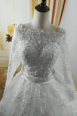 Gorgeous Tulle Lace White Wedding Dress Long Sleeves Appliques Bridal Gowns with Pearls