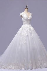 Gorgeous V-neck A-line Tulle Wedding Dresses Appliques White Shortsleeves Bridal Gowns On Sale