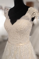 Gorgeous V-Neck Cap Sleeves Tulle Wedding Dress Lace Appliques Ruffle Bridal Gowns Online