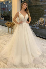 Gorgeous V-Neck Tulle Wedding Dress Sleeveless