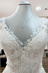 Graceful Ivory Tulle V Neck Lace Ruffles A-Line Wedding Dresses