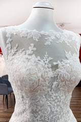 Graceful Jewel Tulle Ivory A-Line Wedding Dresses With Lace Appliques