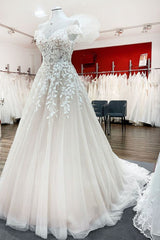 Graceful Off The Shoulder Tulle Lace Ruffles A-Line Wedding Dresses