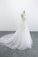 Graceful Strapless Appliques Tulle Wedding Dress On Sale