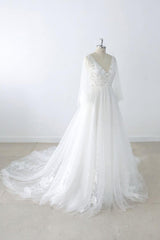 Long Sleeve V-neck Appliques Tulle Wedding Dress On Sale