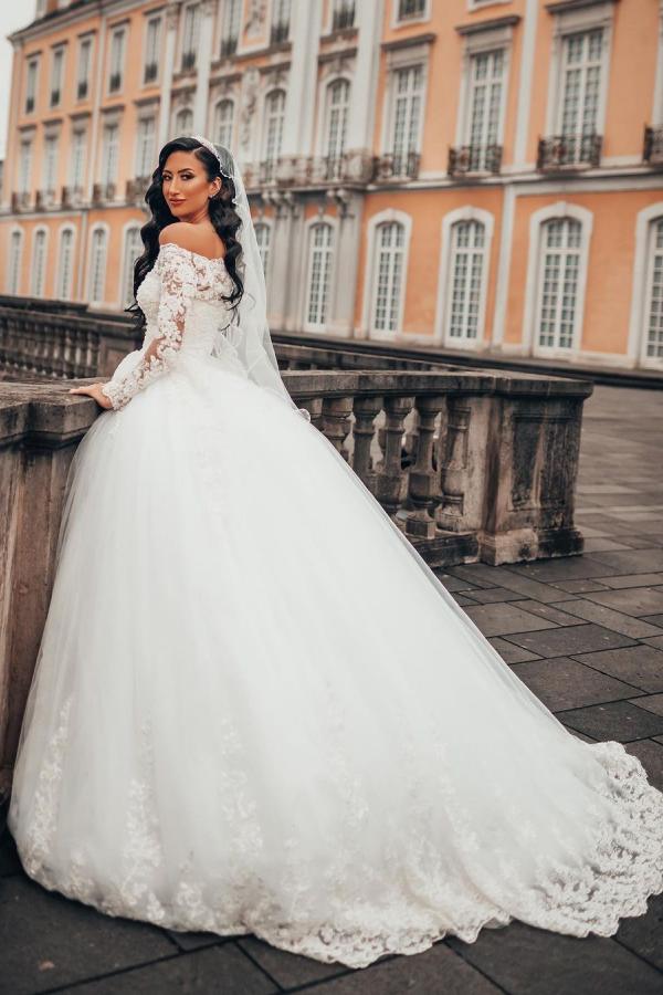 Long Sleeves Ball Gown Wedding Dress Off-the-Shoulder With Appliques