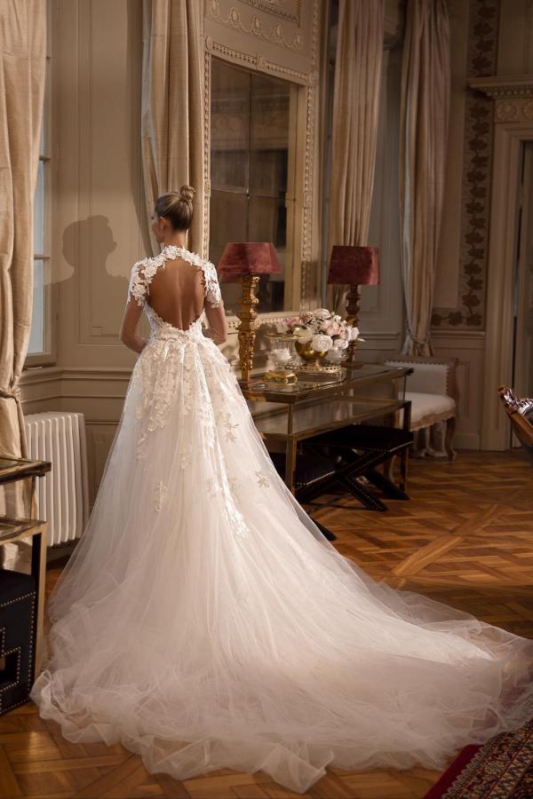 Long Sleeves High Neck Wedding Dress Tulle Appliques With Slit