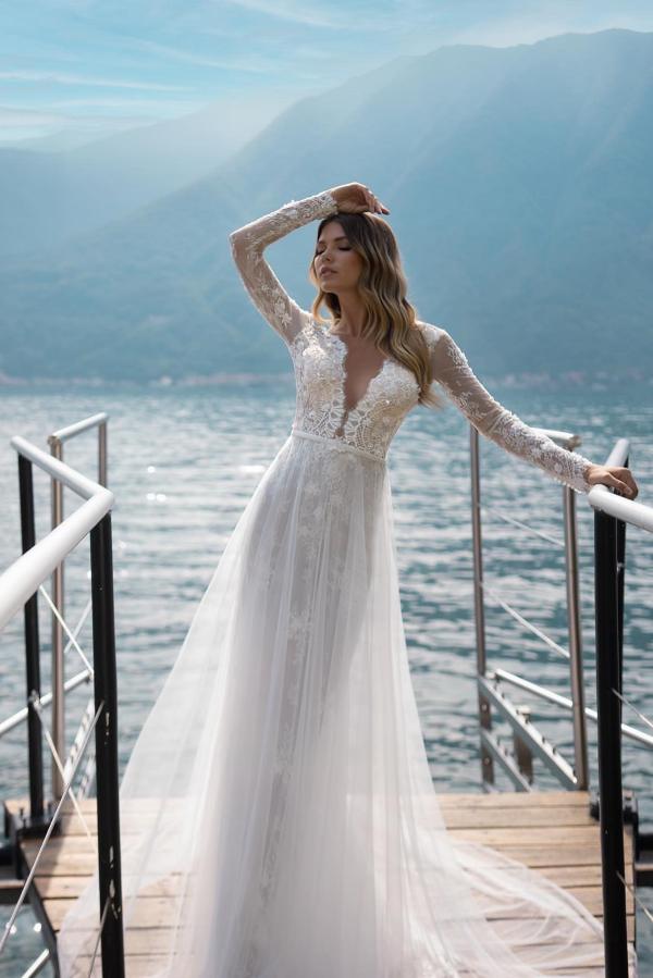 Long Sleeves Lace Wedding Dress Tulle With V-Neck