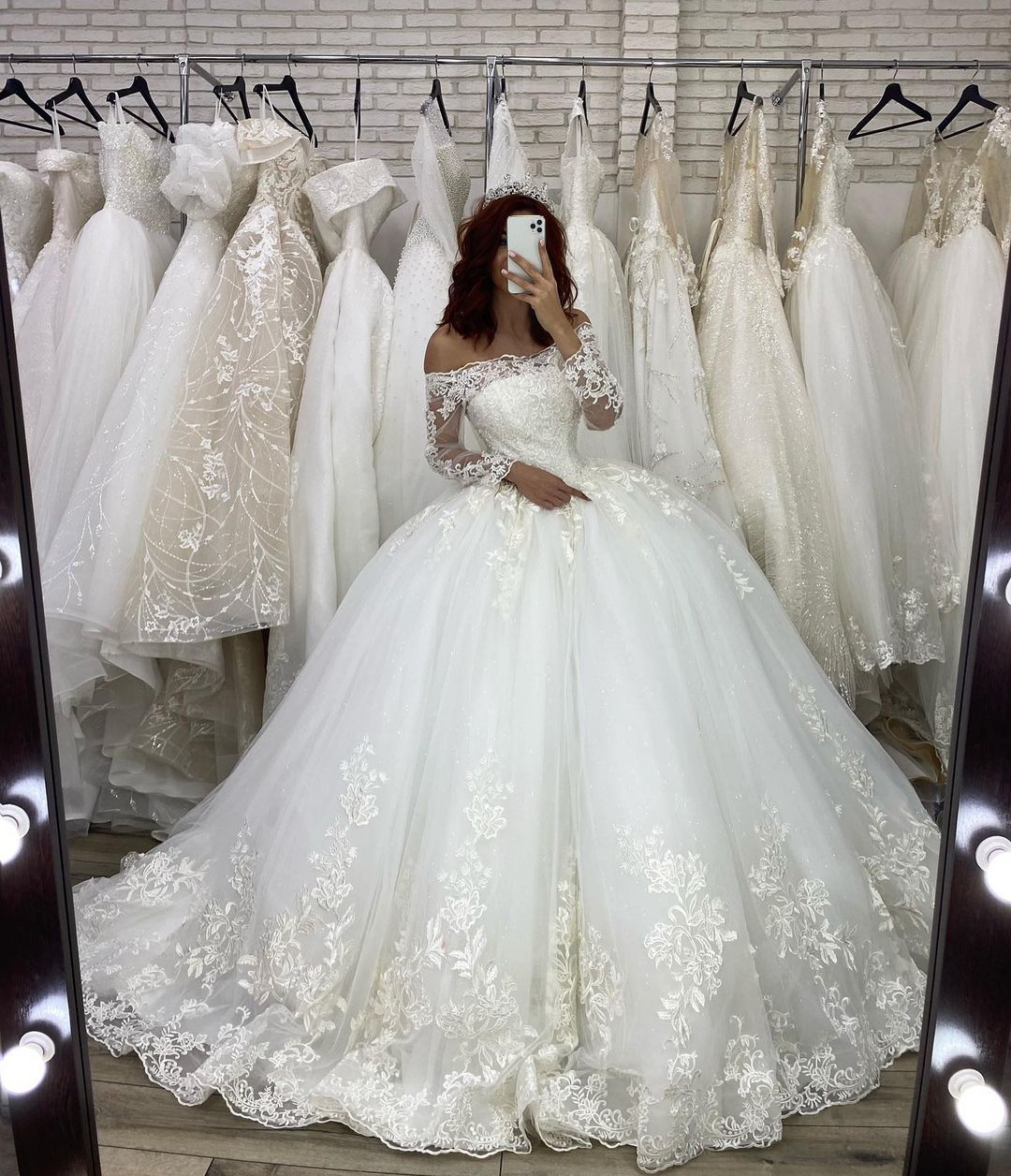 Long Sleeves Off-the-Shoulder Wedding Dress Ball Gown With Lace Appliques