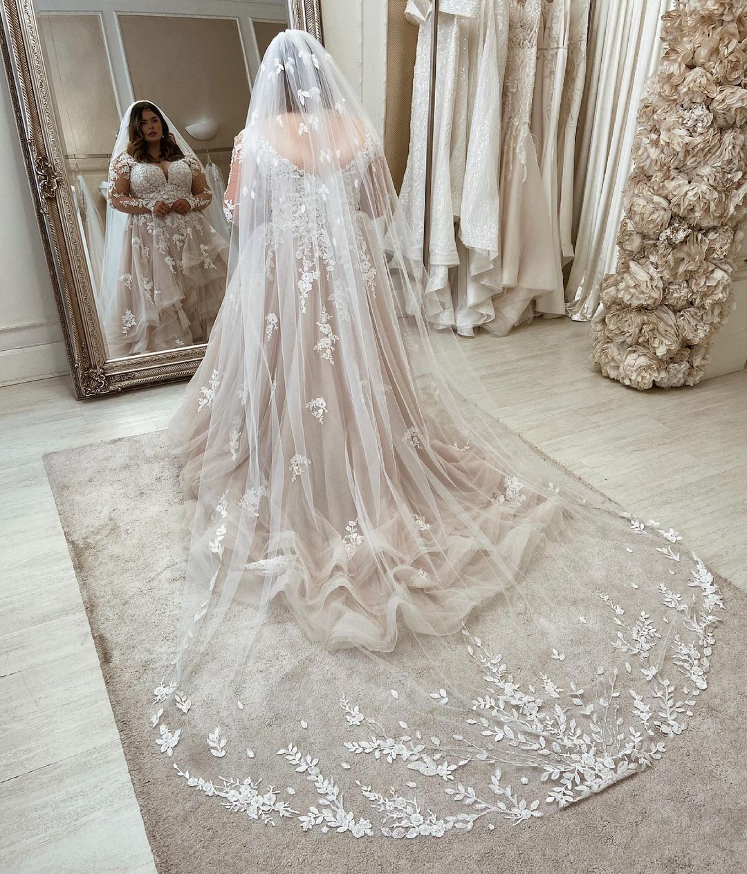 Long Sleeves Plus Size Wedding Dress Tulle With Lace