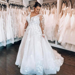 Long Sleeves Plus Size Wedding Dress With Lace Appliques