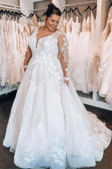 Long Sleeves Plus Size Wedding Dress With Lace Appliques