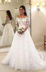 Long Sleeves Tulle Wedding Dress With Lace Appliques