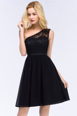 Lovely Lace Black One-shoulder Short Junior Bridesmaid Dresses Online