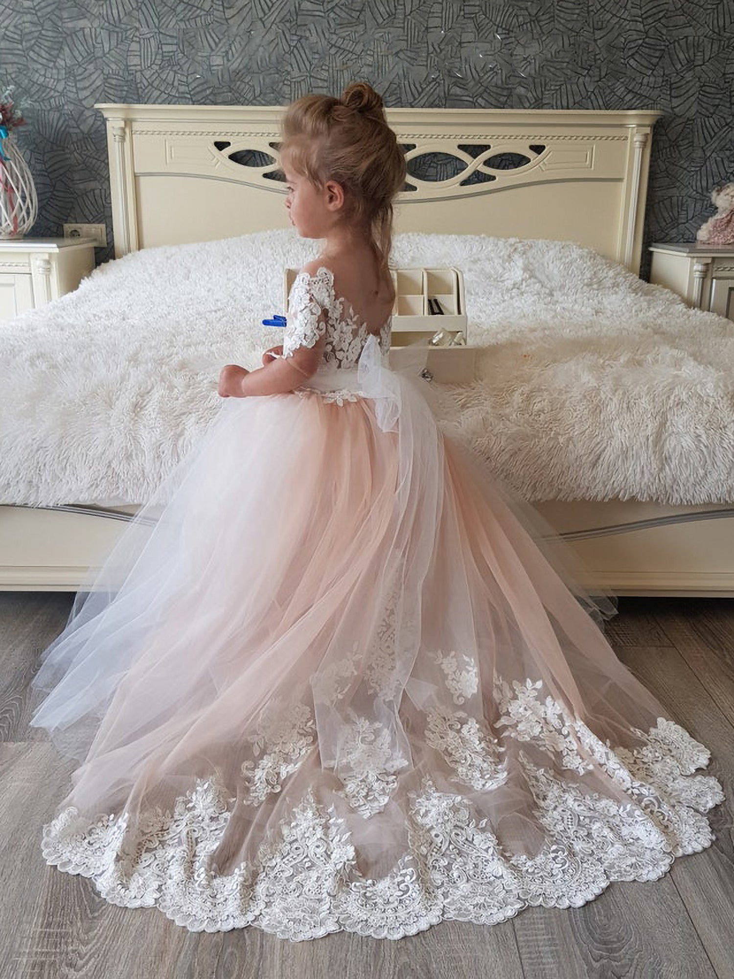 Lovely Tulle Lace Flower Girl Dress Wedding Party with Appliques