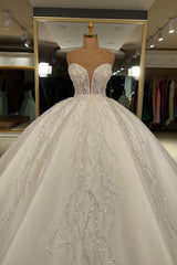 Luxurious Sweetheart Ball Gown Wedding Dress With Beadings