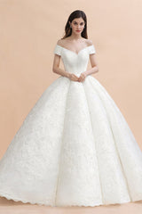 Luxury Ball Gown Lace Satin Sweetheart Wedding Dress Sleeveless Bridal Gowns with V-Back On Sale