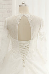 Modest Longsleeves V-neck Lace Wedding Dresses White Tulle A-line Bridal Gowns With Appliques Online