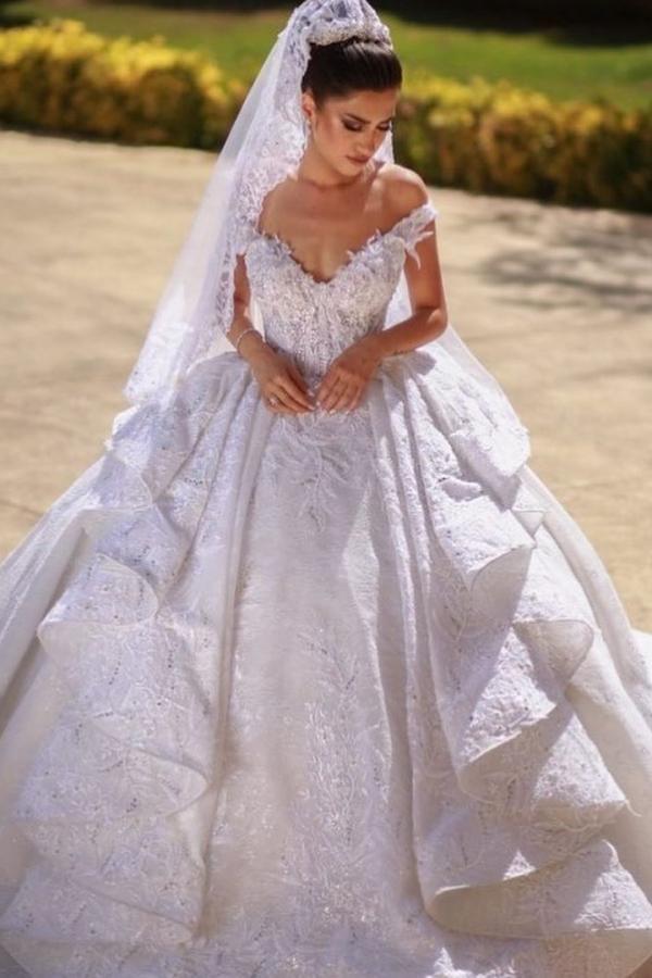 Off-the-Shoulder Ball Gown Wedding Derss With Lace Appliques