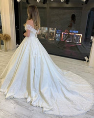 Off-the-Shoulder Ball Gown Wedding Dress Lace Appliques Bridal Gown