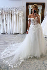 Off-the-Shoulder Bridal Dress Tulle With Lace Appliques