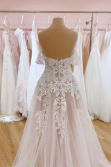 Off-the-Shoulder Lace Wedding Dress Tulle Bridal Gowns