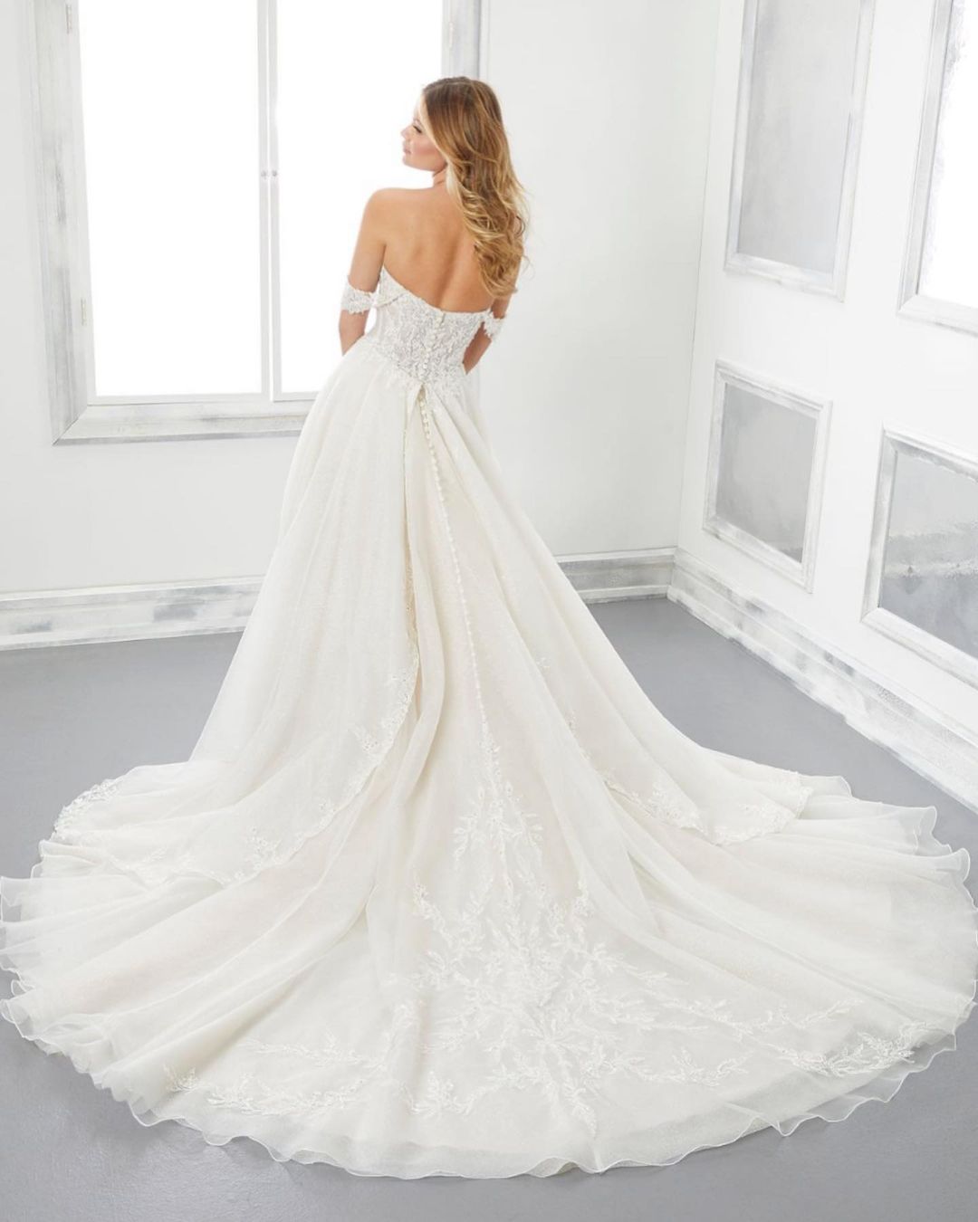 Off-the-Shoulder Princess Wedding Dress Sweetheart With Lace Appliques