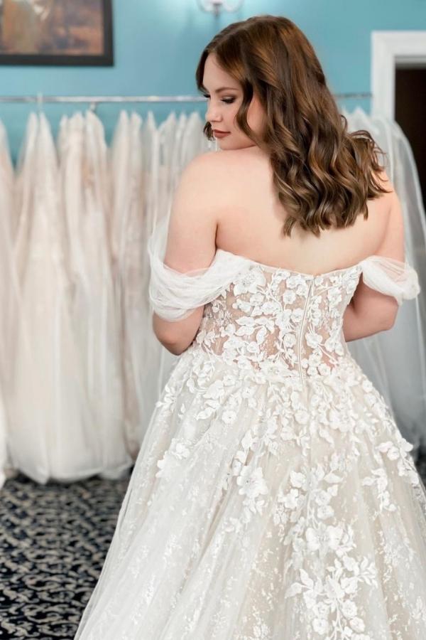 Off-the-Shoulder Wedding Dress Lace Appliques Tulle