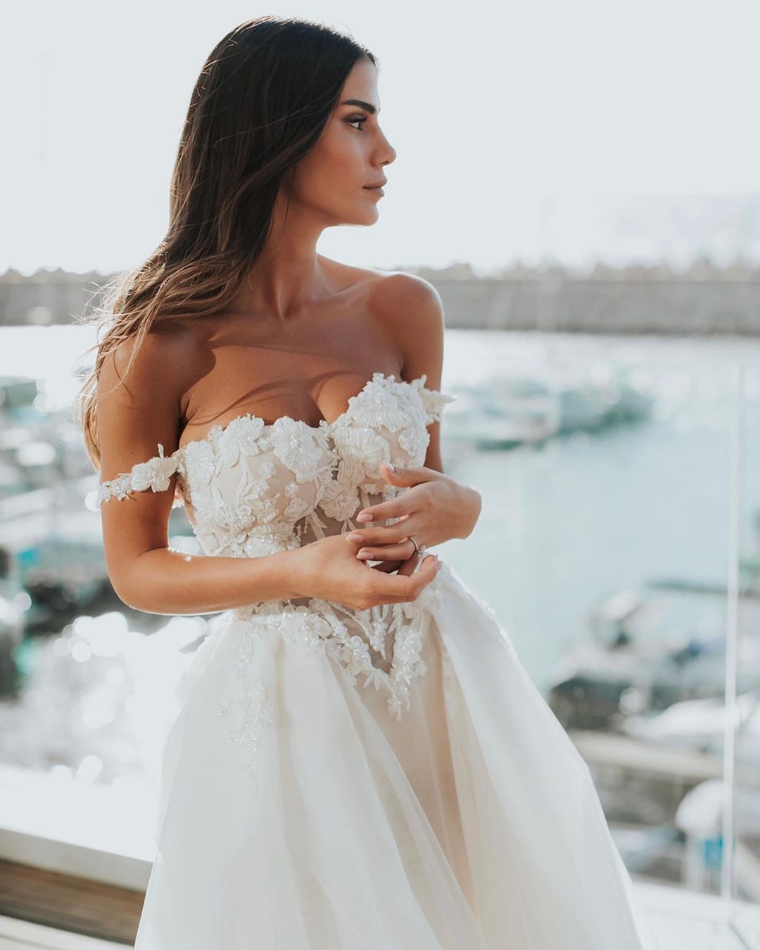 Off-the-Shoulder Wedding Dress Tulle Long With Appliques