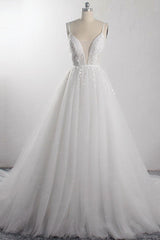 Sexy A-Line Spaghetti Straps Tulle Wedding Dress Deep-V-Neck Appliques Sleeveless Bridal Gowns Online