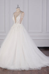 Sexy Deep-V-Neck Ball Gown Wedding Dress Sleeveless Appliques Beadings Bridal Gowns On Sale