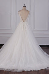 Sexy Deep-V-Neck Ball Gown Wedding Dress Sleeveless Appliques Beadings Bridal Gowns On Sale