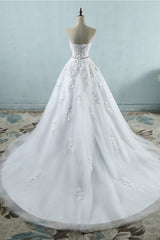 Sexy Strapless Sweetheart Tulle Wedding Dress Sleeveless Appliques Bridal Gowns with Beadings Sash