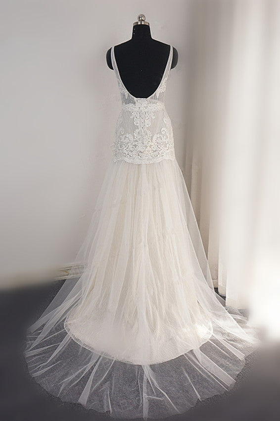 Sexy Straps Deep-V-Neck Tulle Appliques Wedding Dress Sleeveless Ruffles Lace Bridal Gowns Online