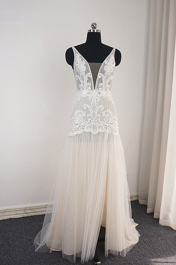 Sexy Straps Deep-V-Neck Tulle Appliques Wedding Dress Sleeveless Ruffles Lace Bridal Gowns Online