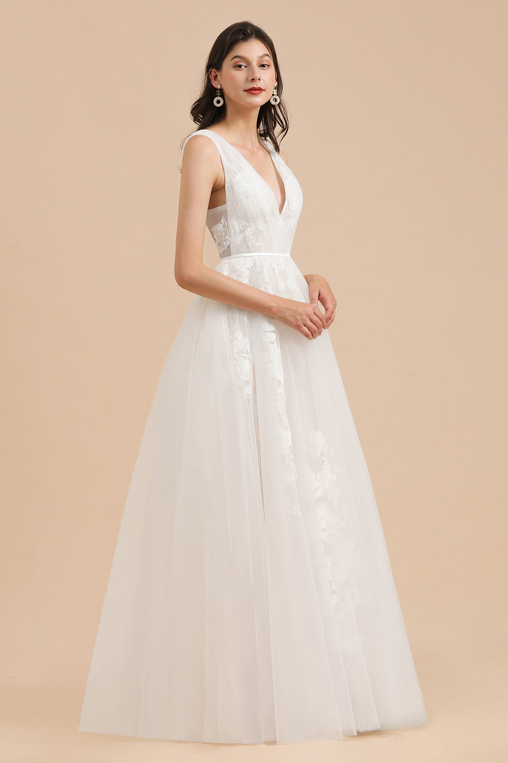 Simple Ivory V-Neck Tulle Lace Wedding Dress Appliques Garden Bridal Gowns