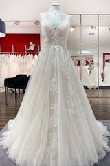 Simple Tulle Lace V Neck Appliques A-Line Wedding Dresses Long