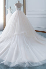 Simple V-Neck White Tulle Wedding Dress Sleeveless Lace Top Bridal Gowns with Beadings On Sale