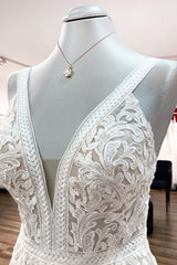 Sleeveless Ivory Lace Appliques A-Line Wedding Dresses