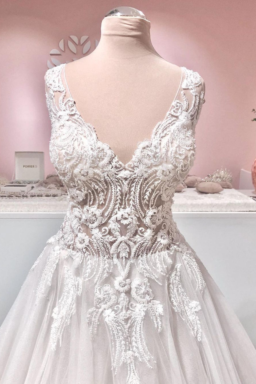 Sleeveless Lace Appliques Wedding Dress Long With V-Neck