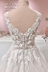 Sleeveless Lace Appliques Wedding Dress Long With V-Neck