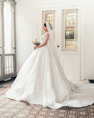 Sleeveless Lace Applqiues Wedding Dress Ball Gown Online