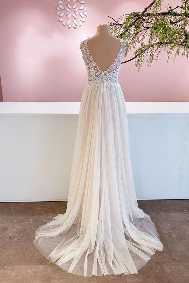 Sleeveless Long Wedding Dress Lace Appliques Tulle Bridal Gown