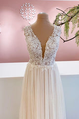 Sleeveless Long Wedding Dress Lace Appliques Tulle Bridal Gown