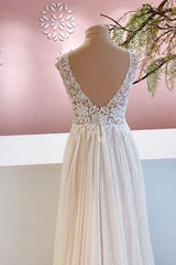 Sleeveless Long Wedding Dress Lace Appliques Tulle Bridal Gown