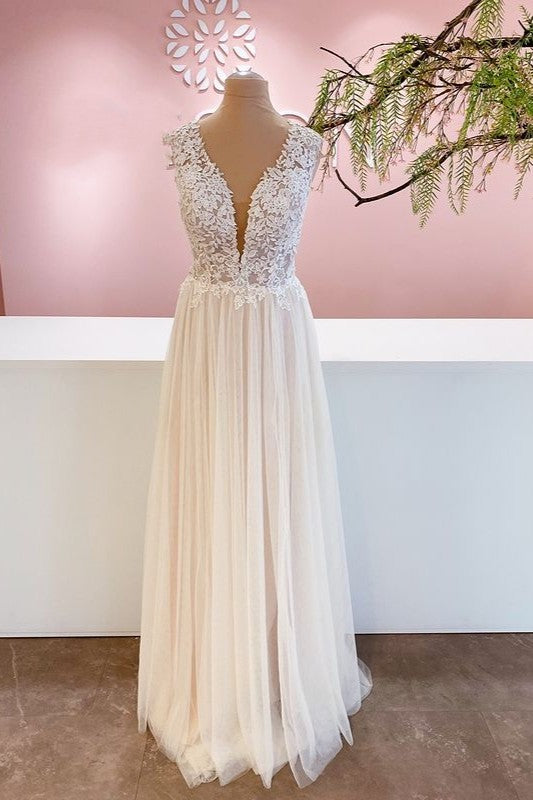 Sleeveless Long Wedding Dress Lace Appliques Tulle Bridal Gown