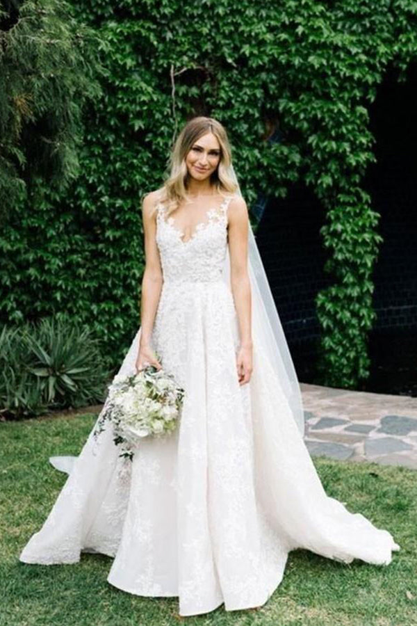 Sleeveless Long Wedding Dress With Lace Appliques