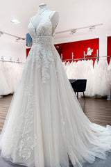 Sleeveless Tulle V Neck Ruffles Wedding Dresses With Lace