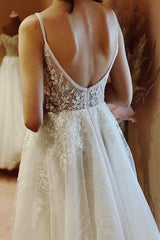 Spaghetti-Straps Bridal Dress V-Neck Sleeveless Tulle Appliques