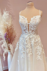 Spaghetti-Straps Lace Appliques Lace Wedding Dress Online